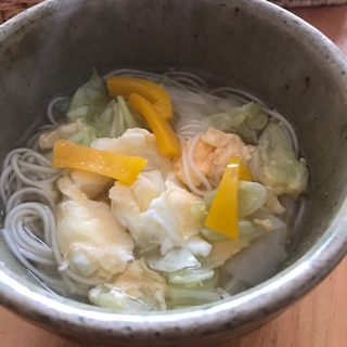 パプリカとキャベツ、卵のにゅうめん